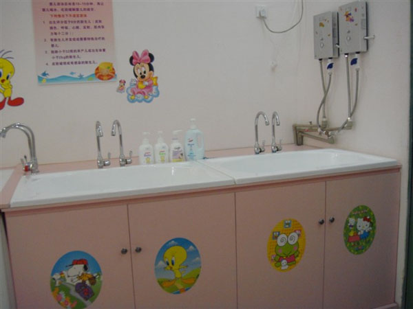 少飛游泳館實(shí)體店