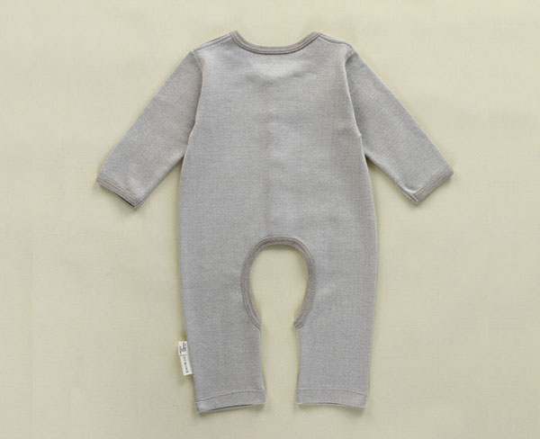 寶巢嬰兒連體服背面