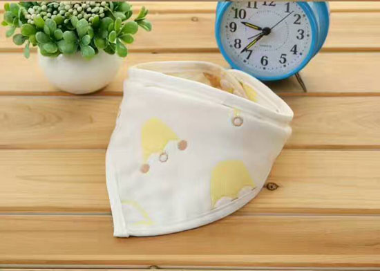 淘貝貓六層紗布三角巾-黃色圖案.jpg 淘貝貓六層紗布三角巾-黃色圖案.jpg