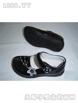 ǧ���ɫ�r����Ь