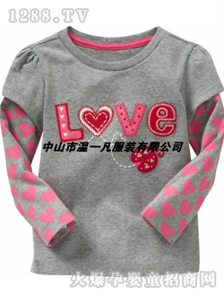 ��һ����ɫ����Ůͯ�L��T��