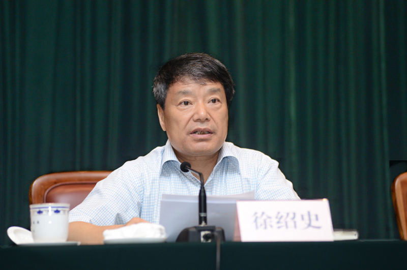 尚冰參觀“踐行節(jié)能低碳，建設(shè)美麗家園”節(jié)能科普展