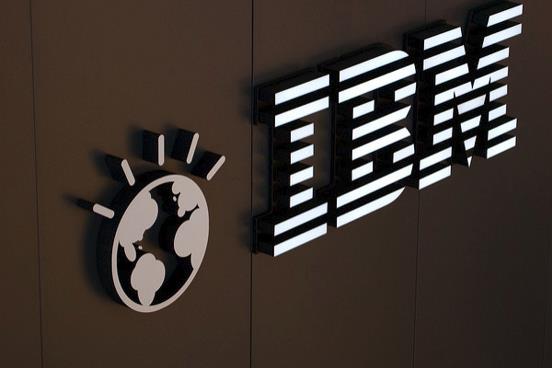 在云計(jì)算與大型機(jī)銷售的帶動(dòng)下，IBM實(shí)現(xiàn)六年來(lái)的首次營(yíng)收增長(zhǎng)