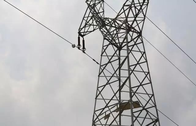 線路上裝了高清“電子眼”，專拍違章施工的你~