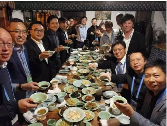 互聯(lián)網(wǎng)大佬的頂級(jí)飯局都吃啥？網(wǎng)友：看到了生態(tài)農(nóng)業(yè)的明天！
