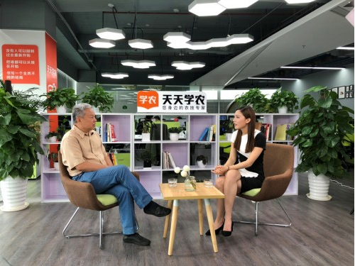響應(yīng)總理號(hào)召，天天學(xué)農(nóng)用手機(jī)“新農(nóng)具”助力鄉(xiāng)村振興